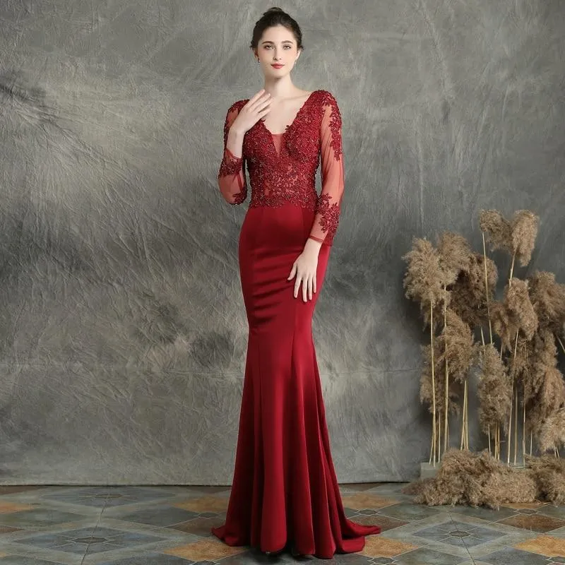 Burgundry V-neck Appliques Beaded Long Sleeve Dress See through Elegant Evening Party Dress