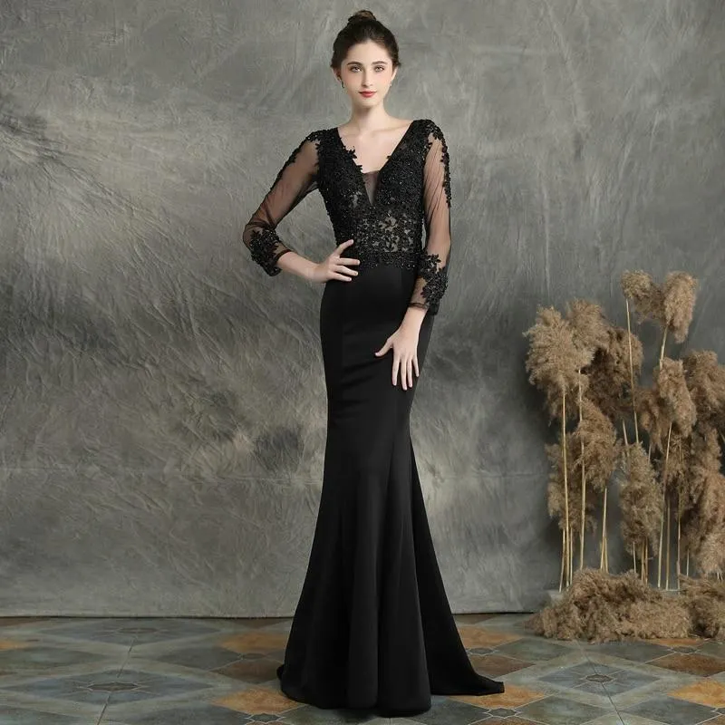 Burgundry V-neck Appliques Beaded Long Sleeve Dress See through Elegant Evening Party Dress