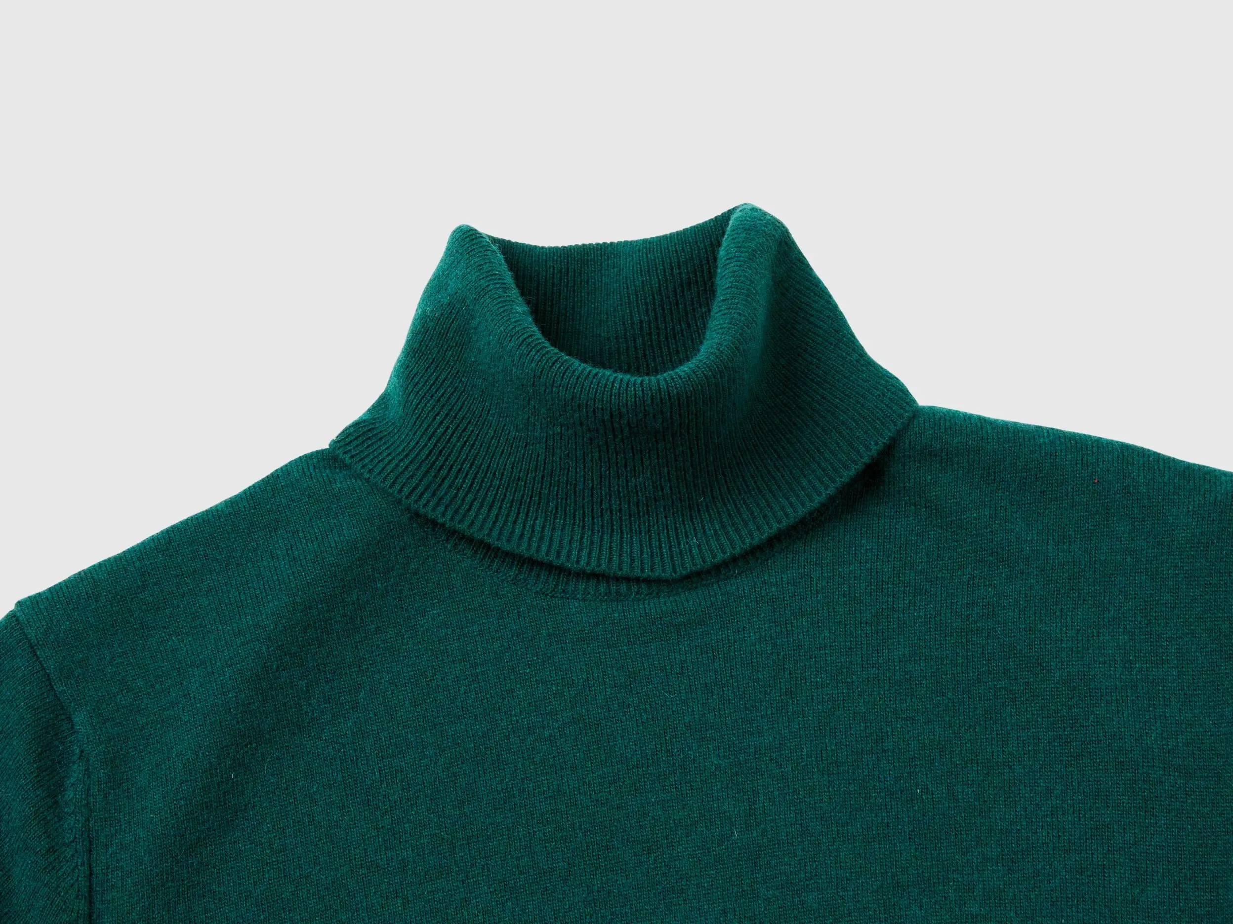 Forest green short sleeve turtleneck in cashmere blend - Dark Green | Benetton