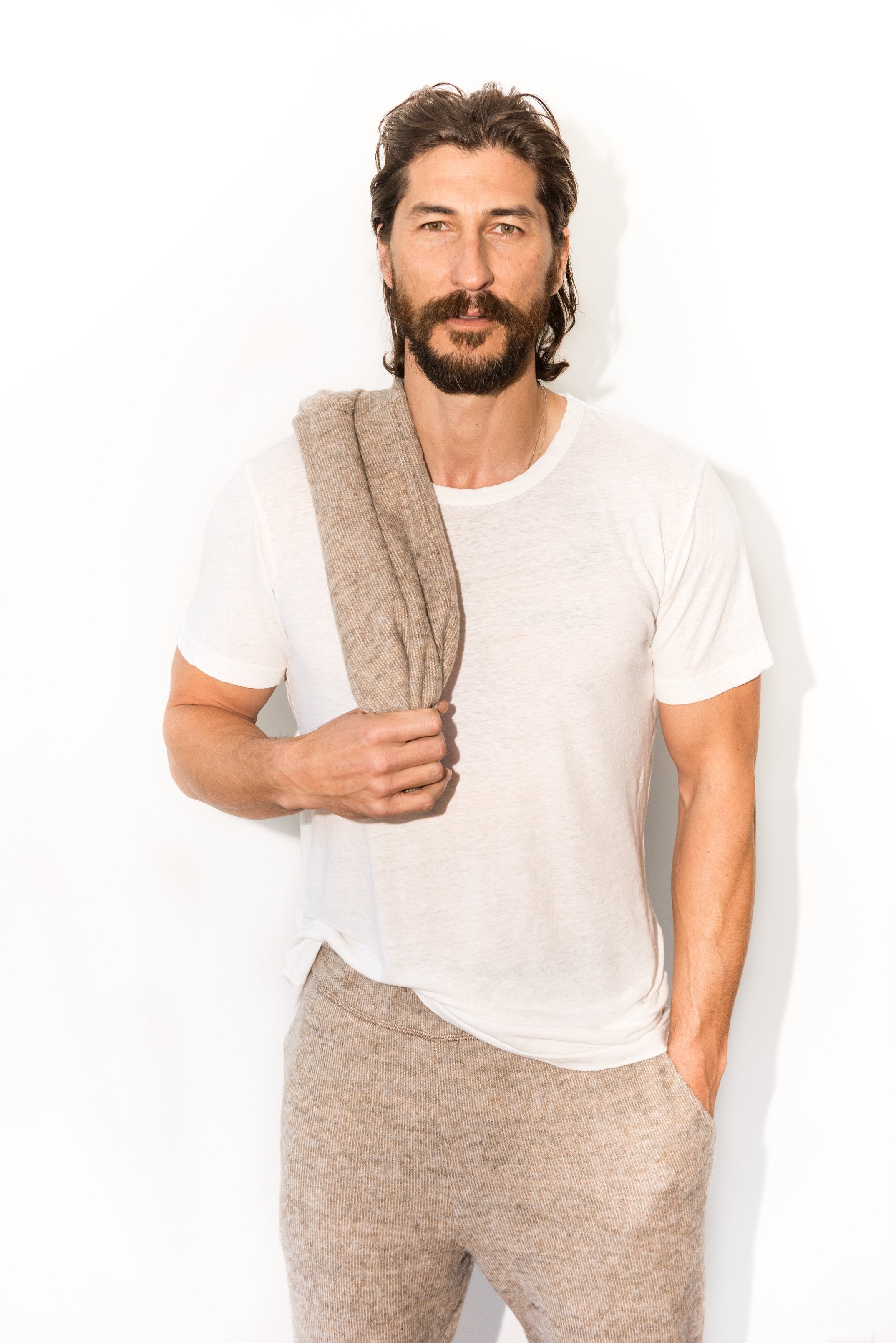 Men's Linen Blend Wide Neck Band Tee