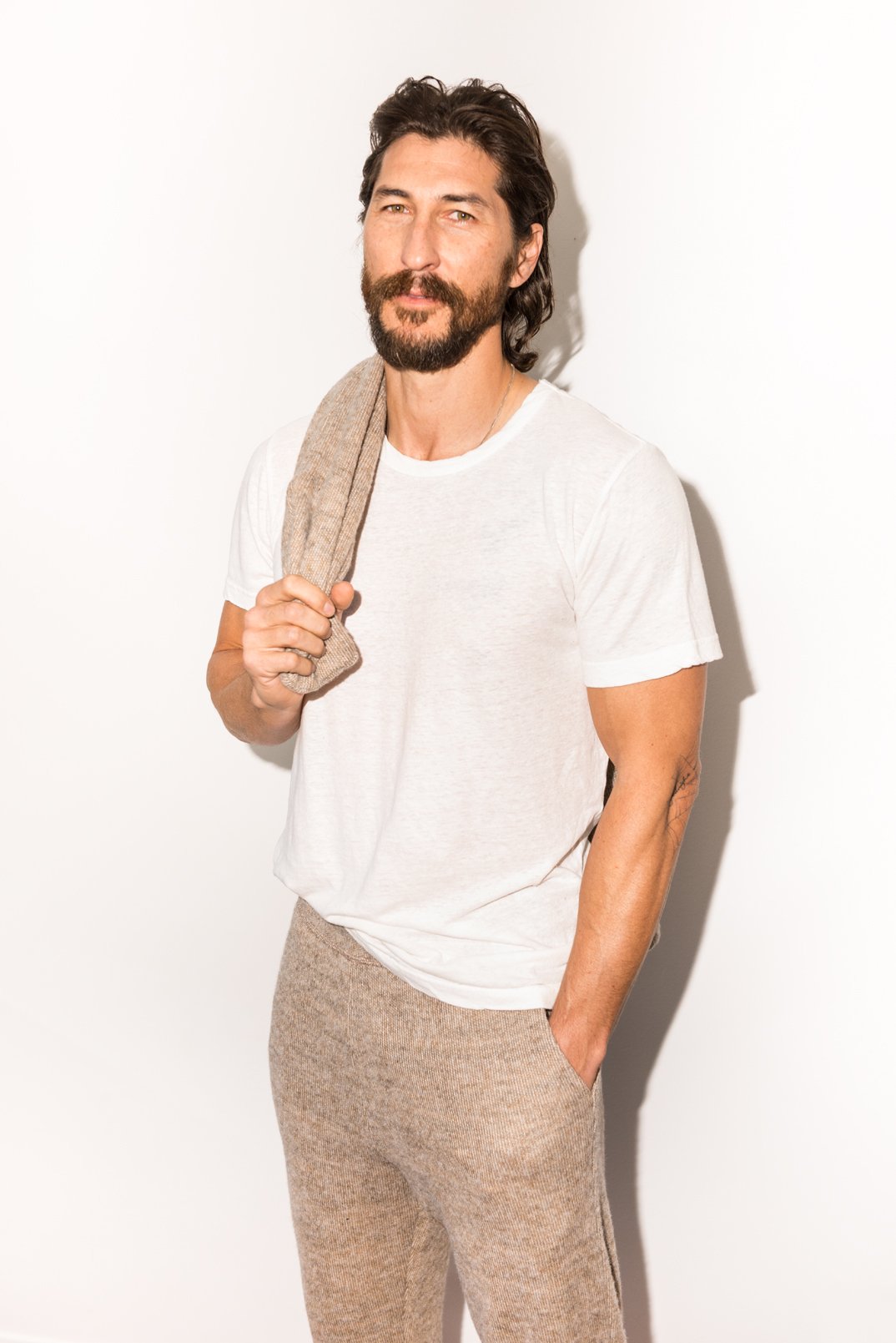 Men's Linen Blend Wide Neck Band Tee