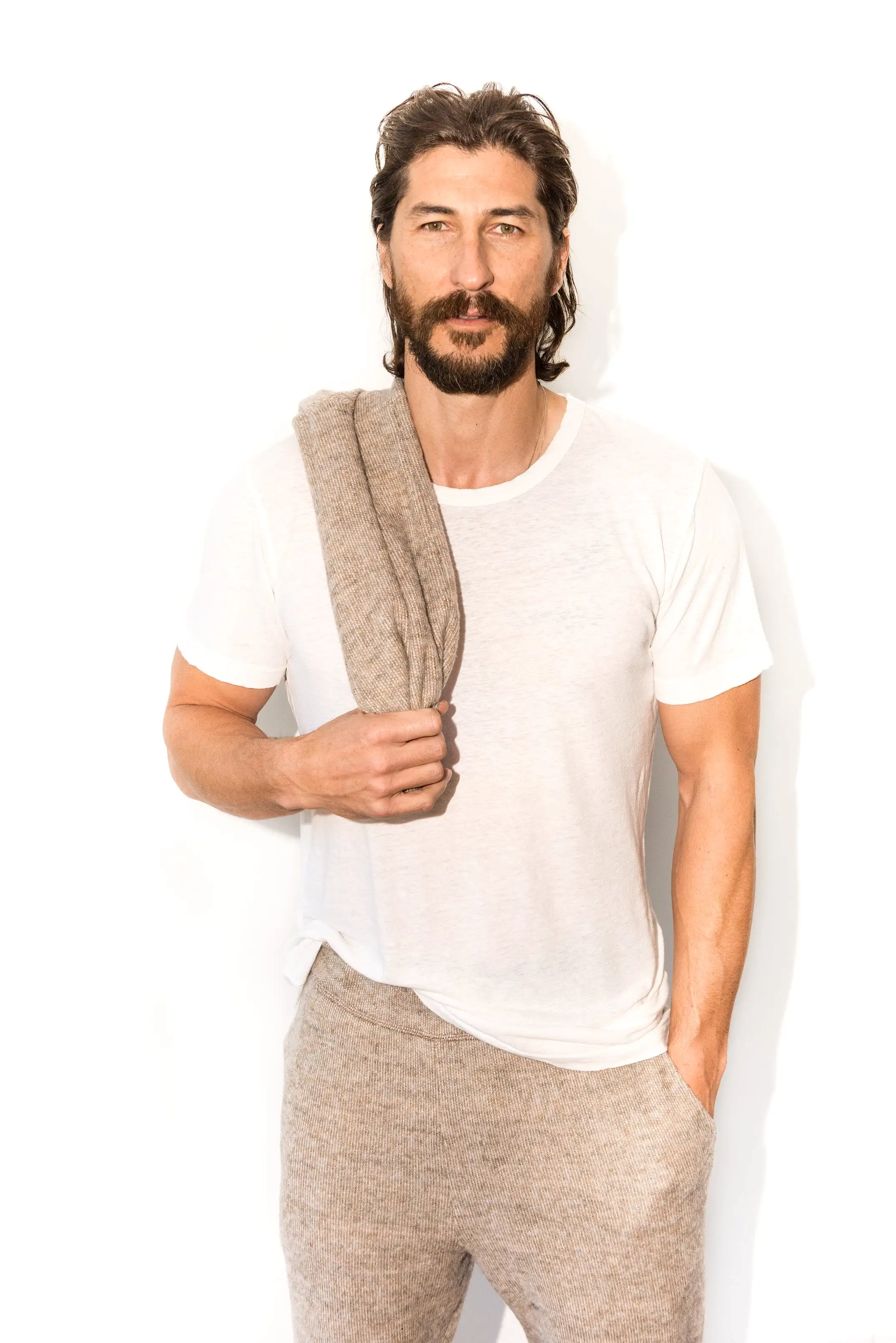 Men's Linen Blend Wide Neck Band Tee