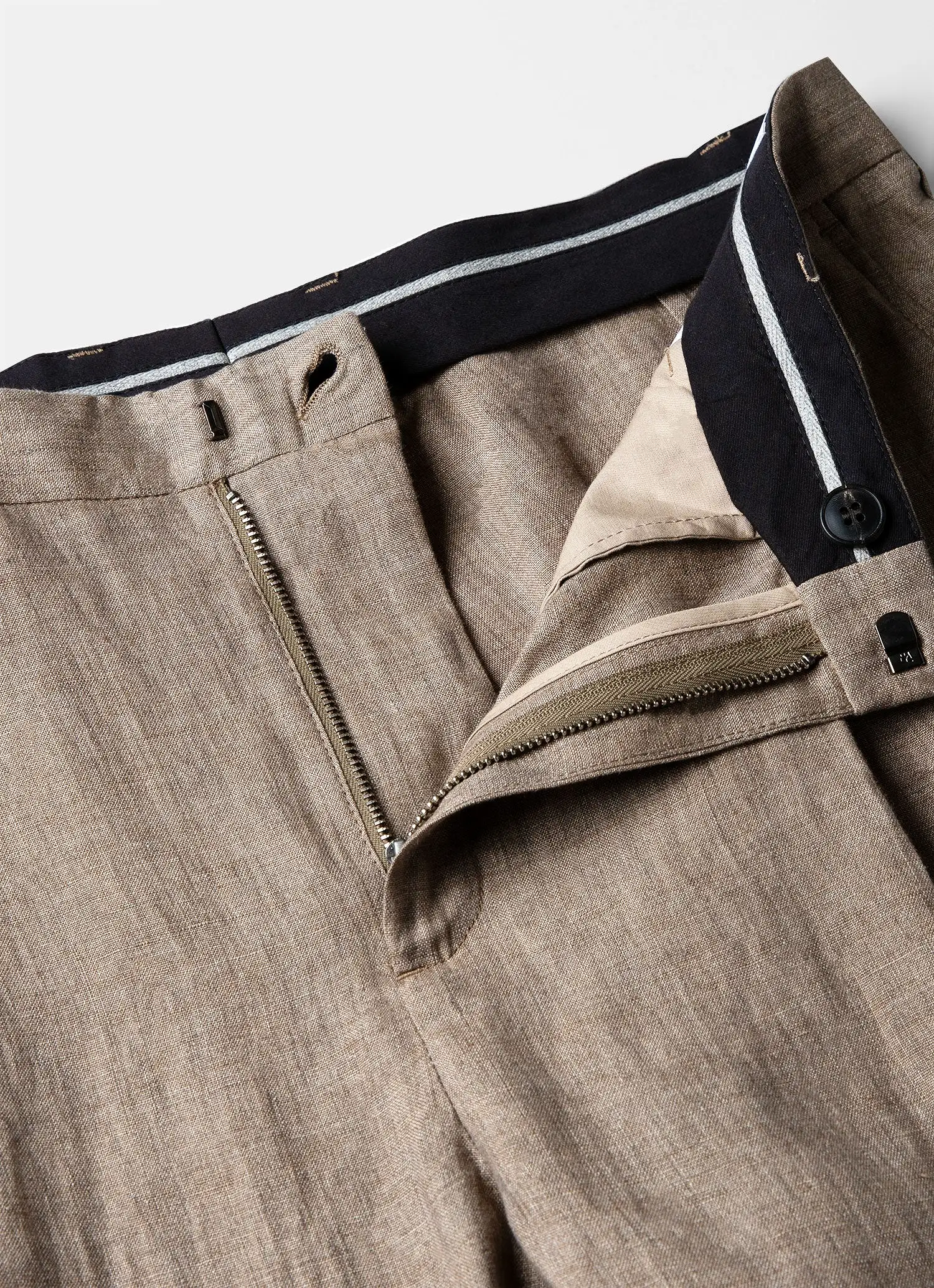 Men's Pleated Linen Trouser in Dark Sand