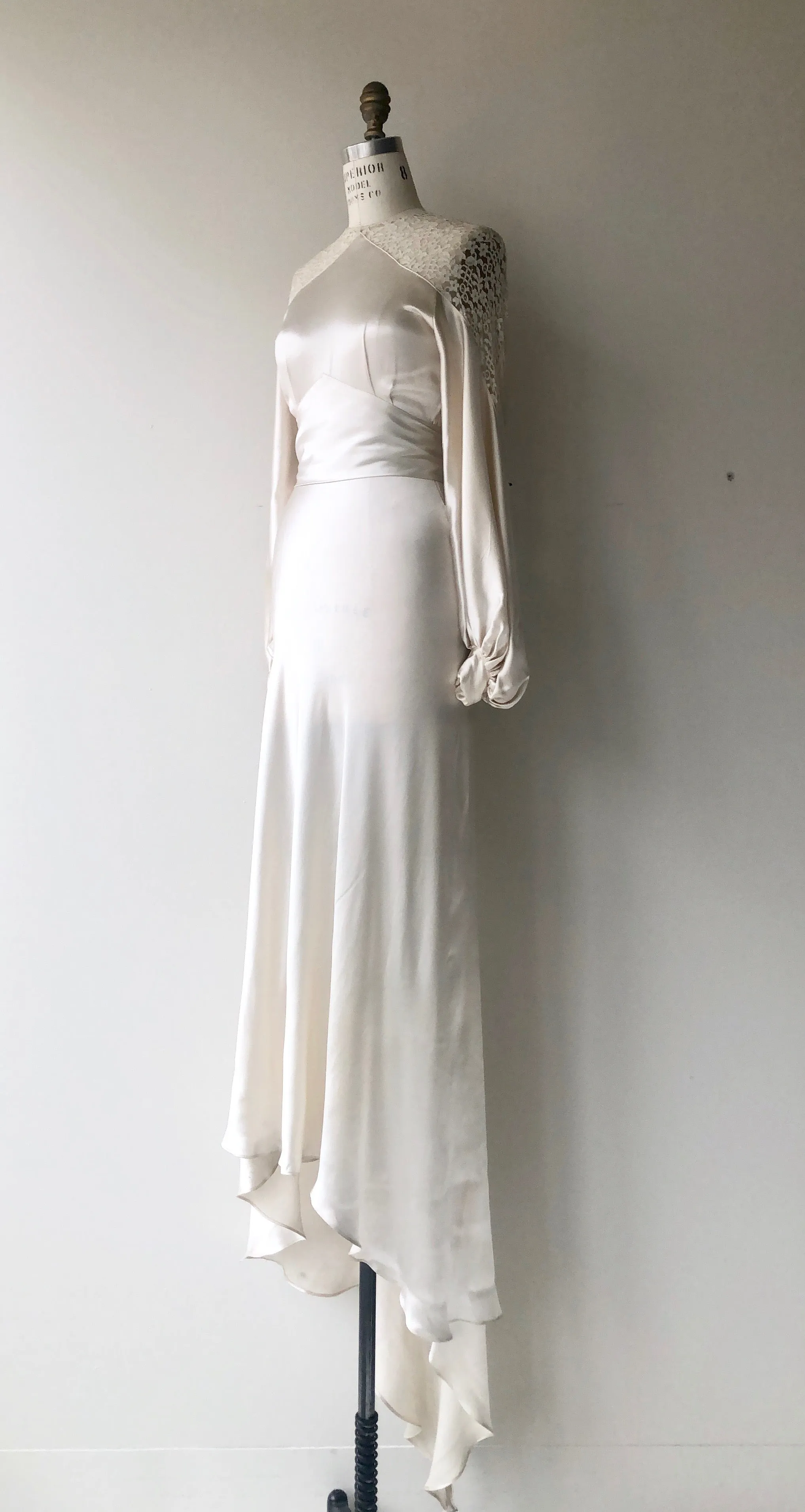 The Pearl 1930s Wedding Gown